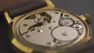 Otomatik sürücünün şık bir saat içinde yakın çekim