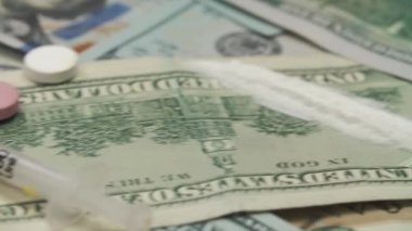 Hap, uyuşturucu, kokain, Doları banka notları şırınga