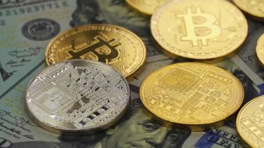 Kripto Doları banknot zemin, closeup üzerine Bitcoin para birimi. Saat yönünde döndür