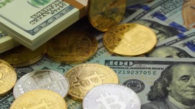 Kripto Doları banknot zemin, closeup üzerine Bitcoin para birimi. Saat yönünde döndür