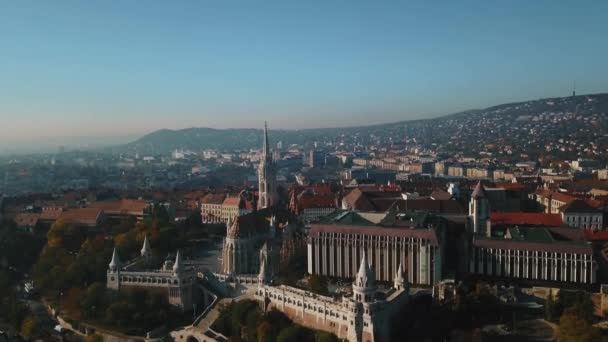 Great aerial view at beautiful Budapest, capital of Hungary, and Danube river — Stock Video