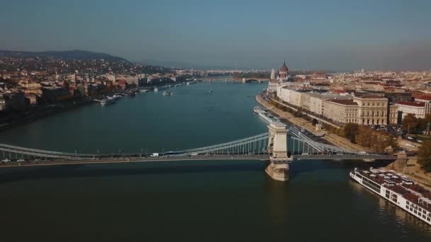 Great aerial view at beautiful Budapest, capital of Hungary, and Danube river — Stock Video