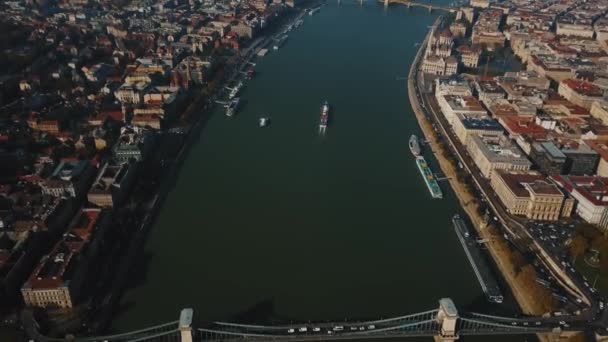 Grande vista aerea sulla bellissima Budapest, capitale dell'Ungheria, e sul Danubio — Video Stock