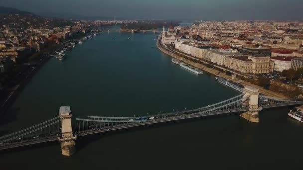 Güzel Budapeşte, Macaristan, başkenti, büyük hava görünümünü ve Tuna Nehri — Stok video