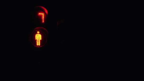 Czerwone światło dla pieszych wyłącza w ciemności i czas skończy się — Wideo stockowe