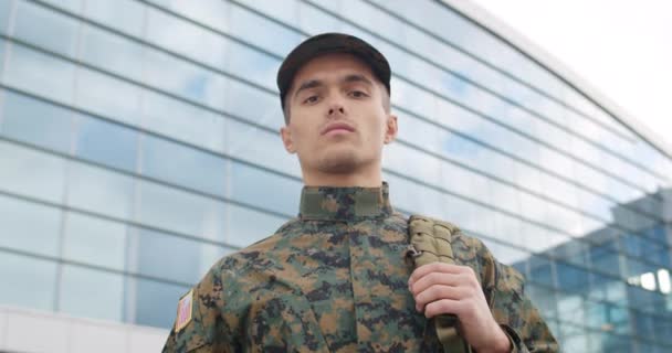 Portrait of young american soldier. — Stock Video