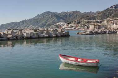 Vietri Sul Mare Salerno sahil üzerinden bir görünüm