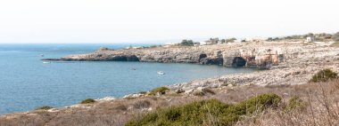 Capo di Leuca sayısı mağaralar