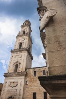 Lecce katedral kare kule görünümü