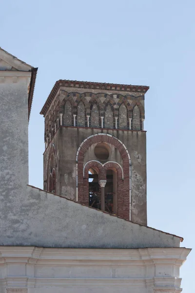 Pemandangan menara lonceng "Ravello" di Pantai Amalfi di Italia — Stok Foto