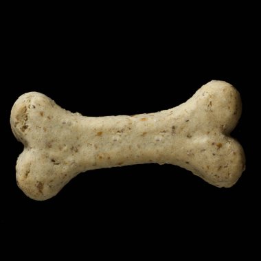 Siyah arka plan üzerine Köpek bisküvi