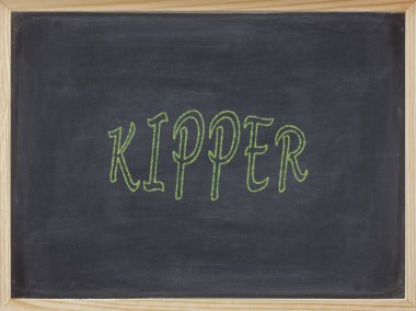 Yeşil bir tahtaya yazılmış kipper et 