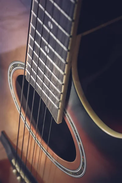 Müzikal bir kavramı ifade için bir akustik gitar Close-Up