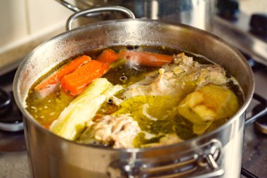 Hazırlık tavuk suyu, çorba