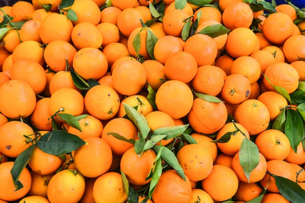 Lokalnych pomarańcze na rynku w Turcji — Zdjęcie stockowe
