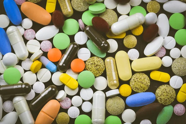 Pile de pilules et de capsules — Photo