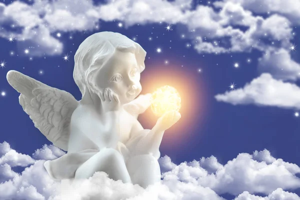En liten figur av ängel — Stockfoto