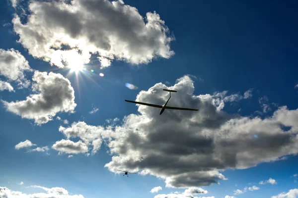 Αθλητισμός αεροπλάνο ρυμούλκησης ανεμόπτερο — Φωτογραφία Αρχείου