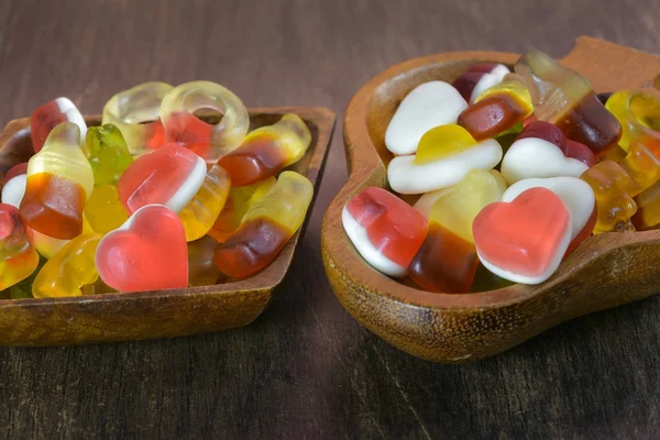 Sakızlı şeker ile kase 