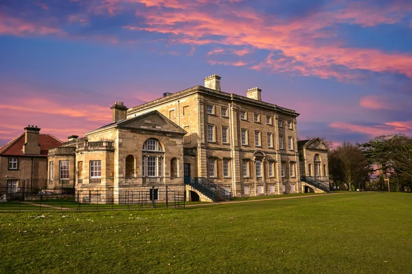 19. yüzyıl heybetli ev, Brodsworth, South Yorkshire.