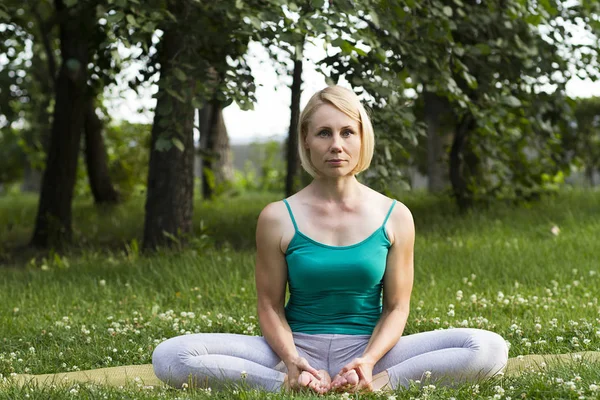 Yoga and Gymnastics — Stock Photo, Image