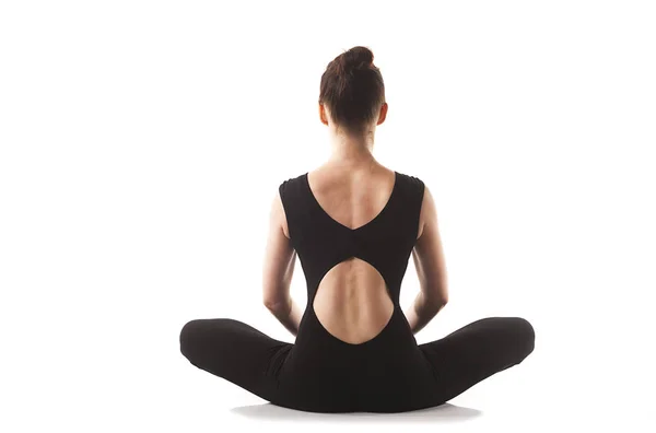 Chica joven practica yoga y gimnasia —  Fotos de Stock