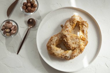 Tatlı kraker, kremalı ve fındıklı, tatlı hamur işi