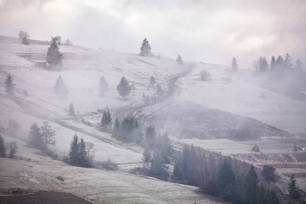 Első hó a hegyek — Stock Fotó