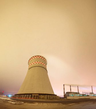 Termik santral ve gece soğutma kuleleri