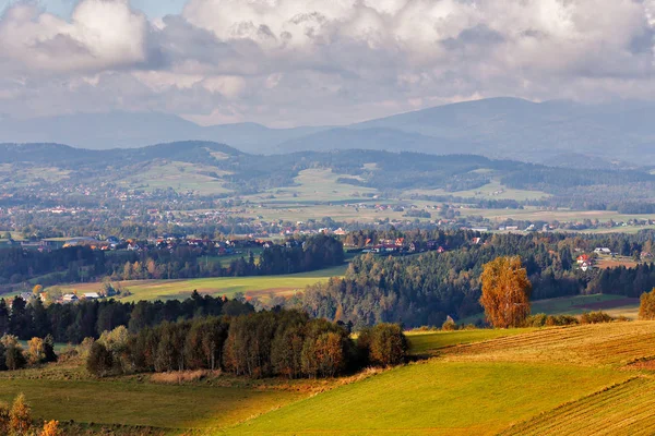 Vesnice na kopcích pohoří tatra — Stock fotografie