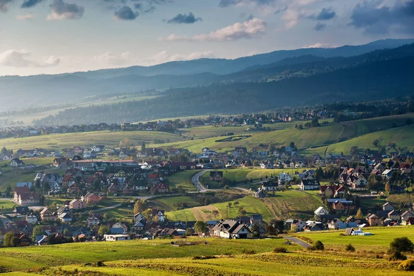 Město na kopcích pohoří tatra — Stock fotografie