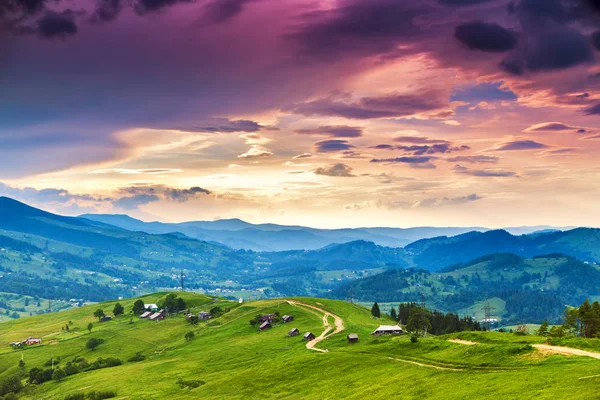 Summer mountain rural landscape, awesome evening sunset view on — 图库照片