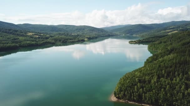 호수와 산등을 반사시키는 것이죠 공중에서 불가사리 슬로바키아의 — 비디오