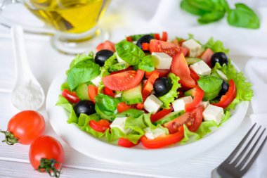 Vegan Yunan salatası