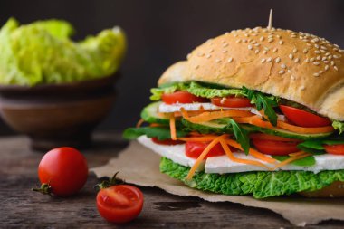 Çiğ sebze vejetaryen sandviç