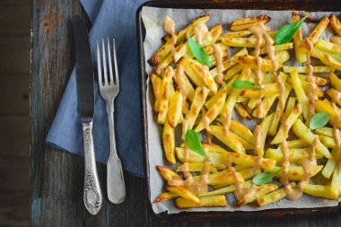 Fıstık soslu fırında patates