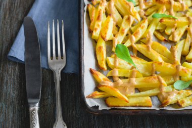 Fıstık soslu fırında patates