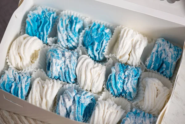 Weiße und blaue Marshmallows — Stockfoto