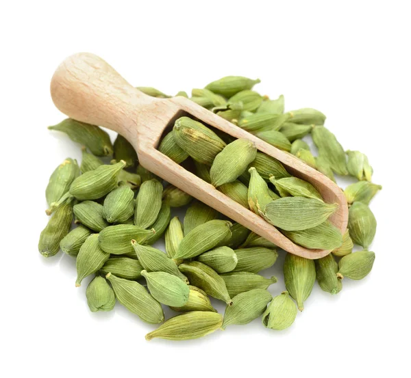 Cardamomo verde, cardamon, cardamum en una cucharada para especias — Foto de Stock