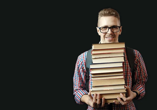 Estudante carregando livros didáticos — Fotografia de Stock