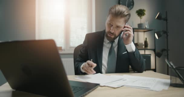 Businessman Talking on Phone in Office — Stock Video