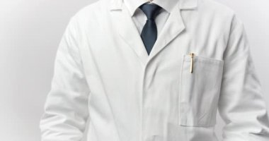 Beyaz önlük doktor stetoskop ile yakın çekim