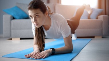 Girl do forearm one-legged plank