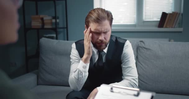 Tired man listening to psychologist advice at office — Stock video