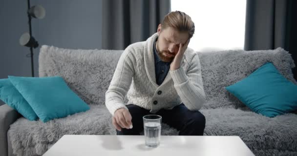 Man Suffering Headache Taking Pill — Αρχείο Βίντεο