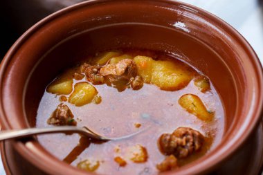 Geleneksel TransKarpatya çanak - bogracs, yakın çekim bir kapta