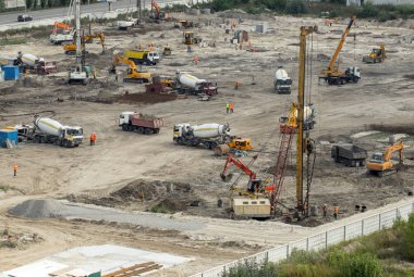 Şantiye ile farklı İnşaat malzemeleri