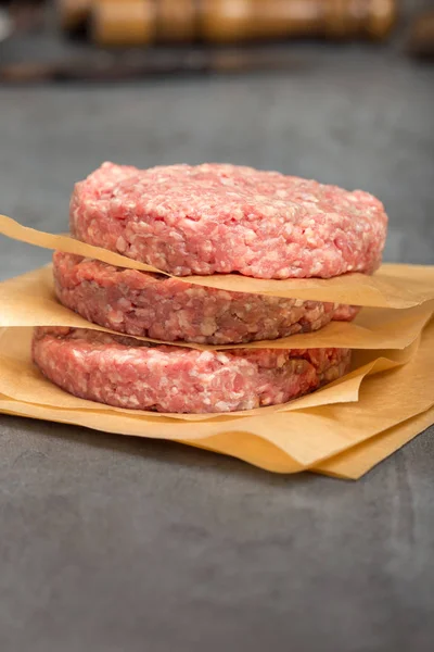 Close up raw ground beef meat cutlets — Stock Photo, Image