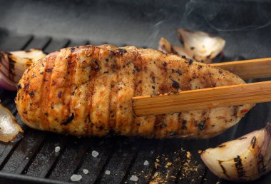 Izgara tava pişirme tavuk biftek