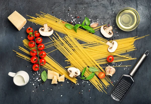 Ham maddeler pişirme İtalyan makarna için ayarla